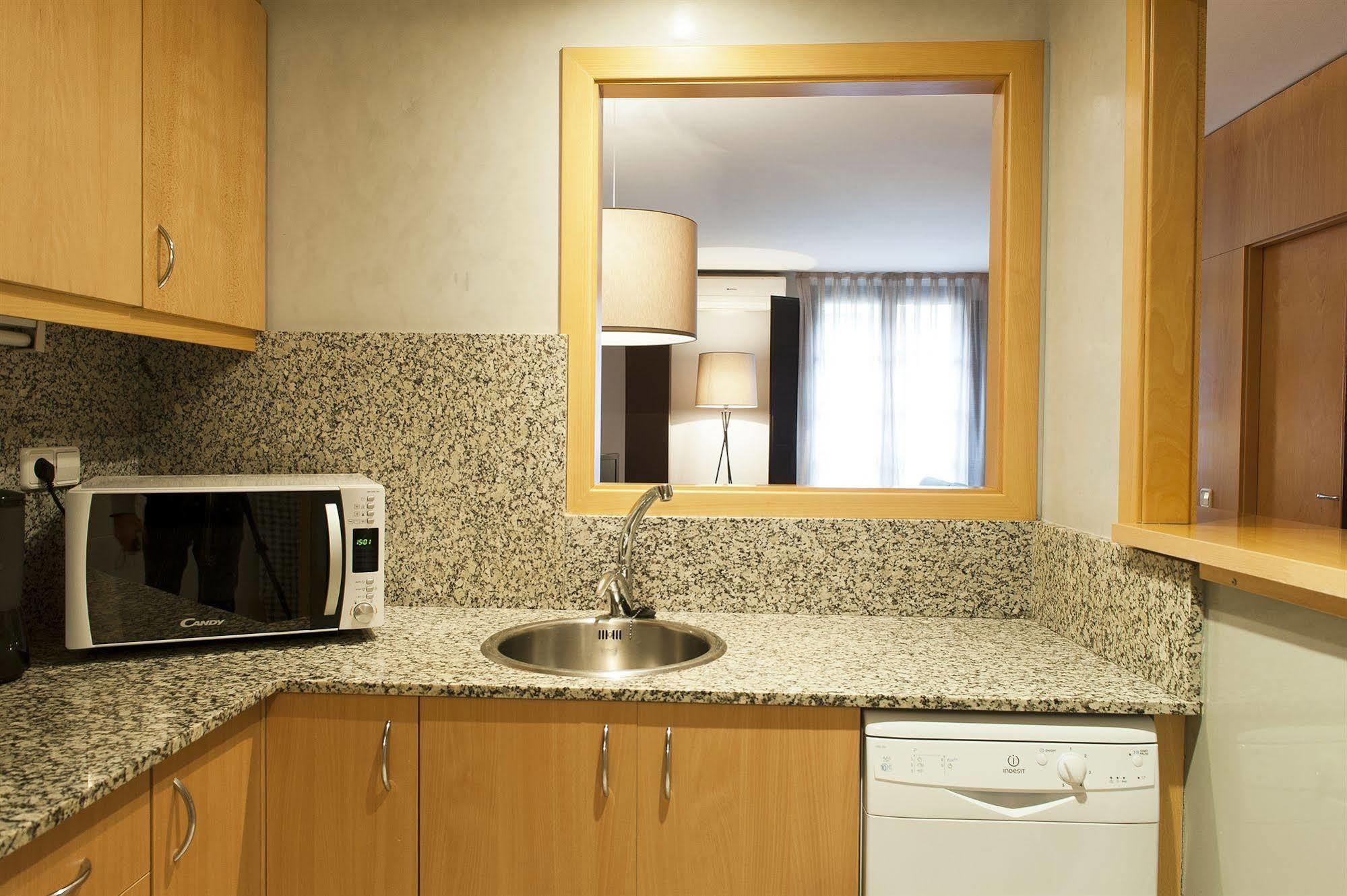 Aspasios Plaza Real Apartments Барселона Экстерьер фото
